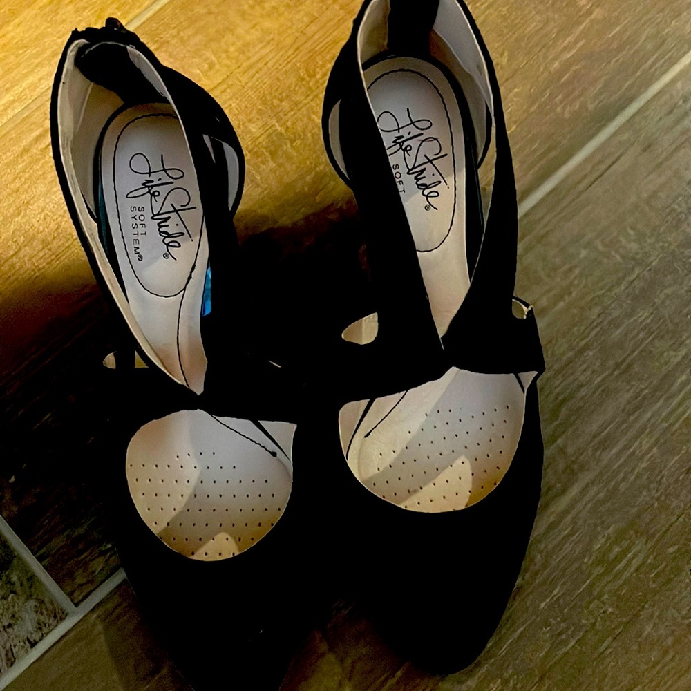 Size 8 Life Stride black suede heels. Comfort and style!